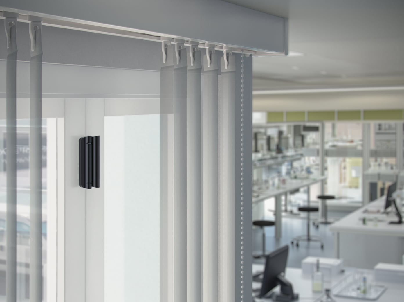 Ajax DoorProtect εγκατεστημένος σε πόρτα εισόδου