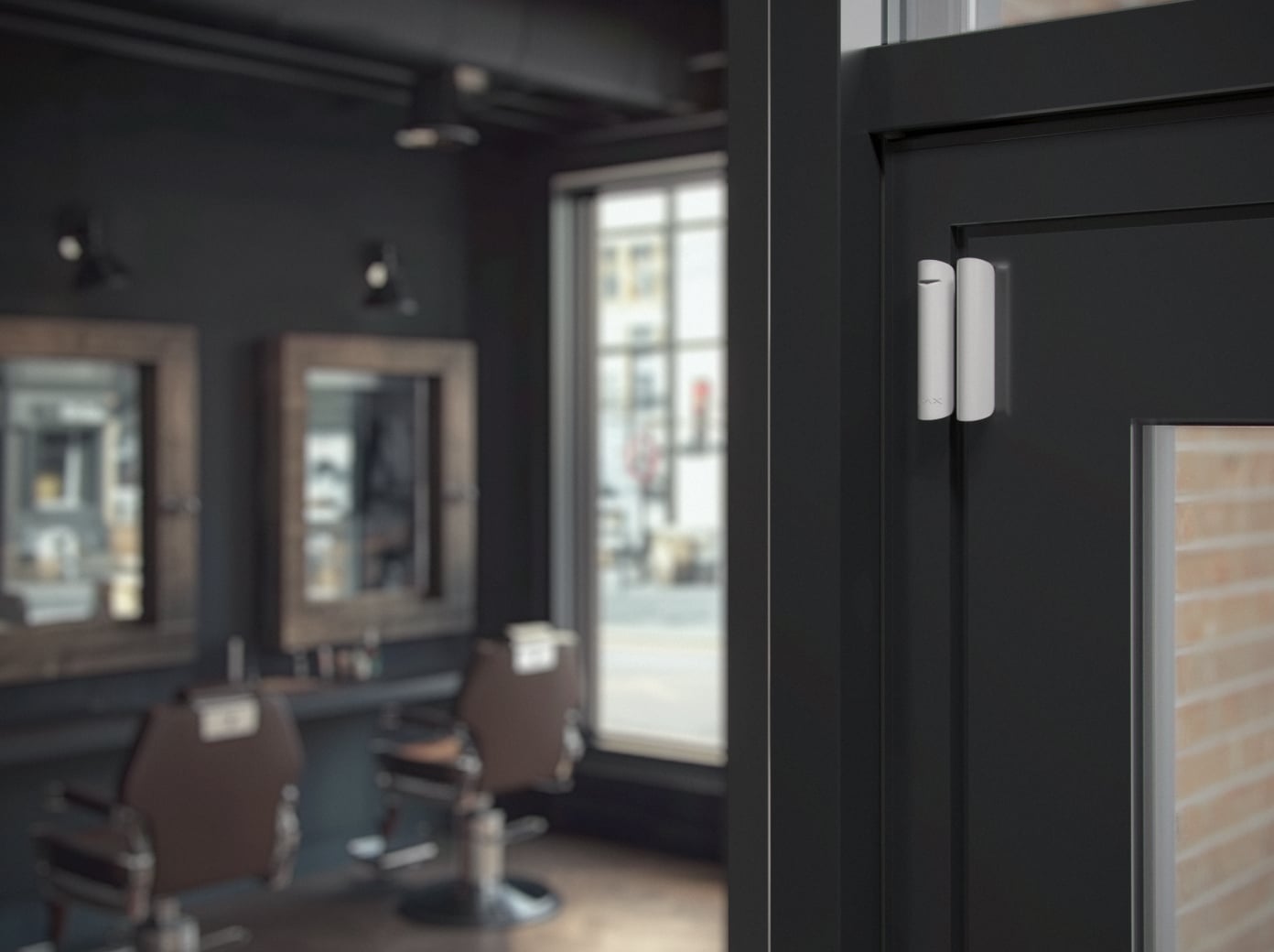 Ajax DoorProtect εγκατεστημένος σε πόρτα εισόδου